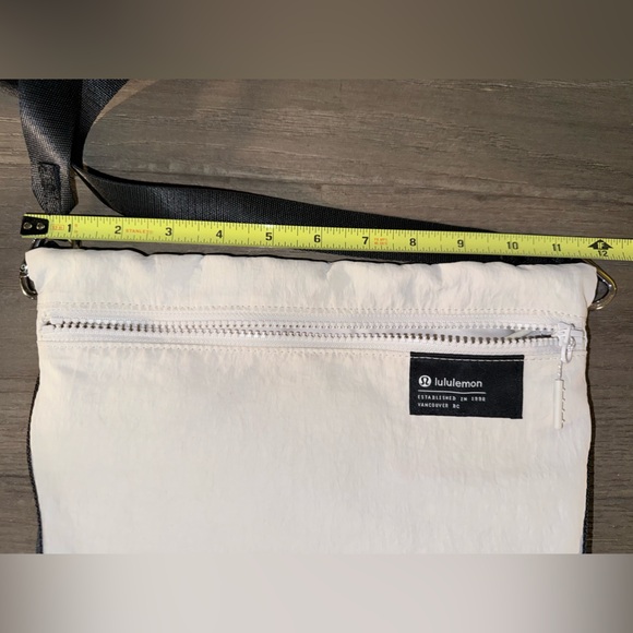 Lululemon clean lines crossbody purse - Picture 15 of 16